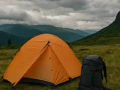 Priprema za vremenske uslove tokom kampovanja – kompletan vodič šator na planini, oblačno vrijeme
